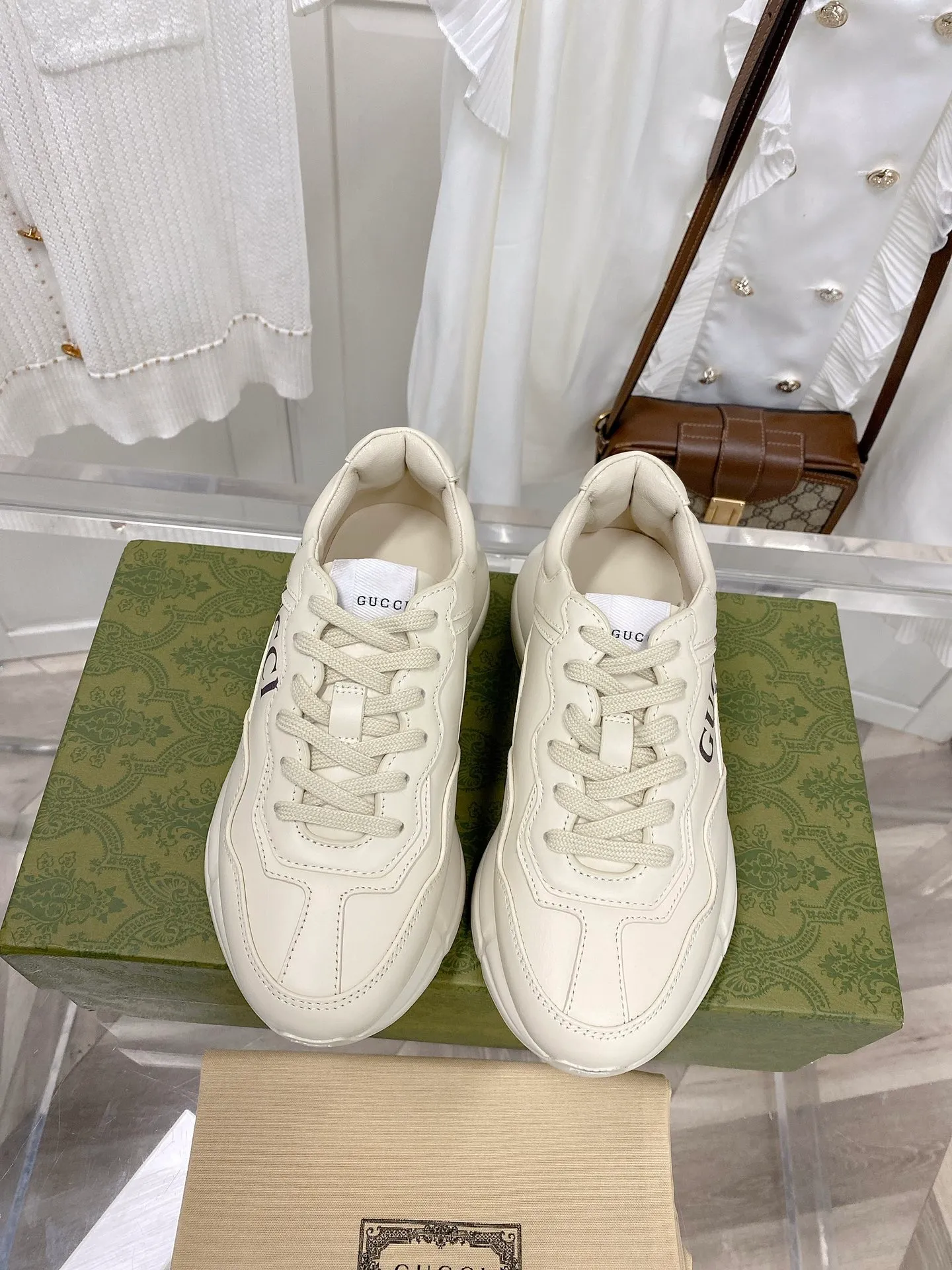 👟👟Ex-factory price 480👟👟 Women's Shoes Factory Upgraded Version 2022 Gucci Gucci top version couple's dad shoes series is new! 🖤 ⚠GG couple’s dad shoes have been popular in recent years; new colors are updated constantly; Gucci has updated new colors in 2022, and our home and counters have new ones at the same time. This classic dad shoe has celebrities and Internet celebrities Anchors and others are sure to plant grass and call ❤ Classic fashion style, distressed leather surface, 5D drawing printing; mixed surface splicing colors, etc... Original customization (off-white eco-friendly cowhide, first layer of cowhide inside), original outsole... Shiny colorful drawings embellish the sides of the shoe body, old color rubbing, package production technology, 1:1 creation / only to make the best shoes. Size: Women’s 35-45